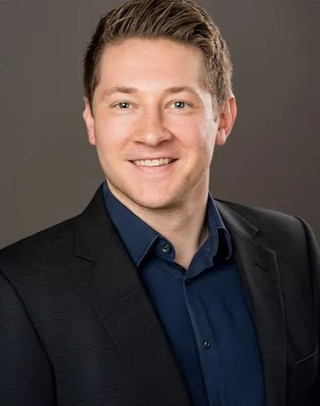 Portrait of Dennis Galejski